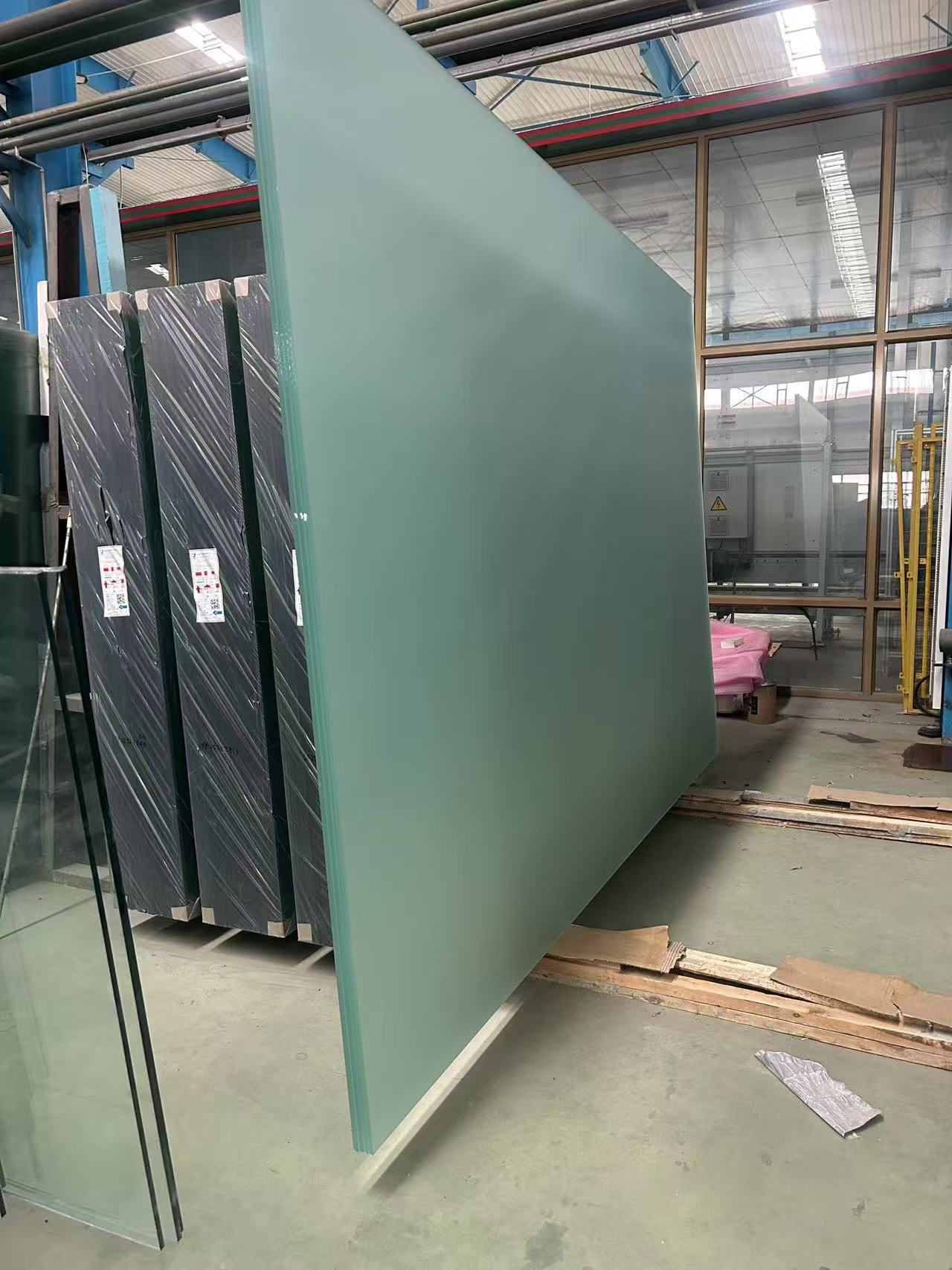 巴彦淖尔市彩轴玻璃建筑幕墙玻璃生产基地 - 厂家